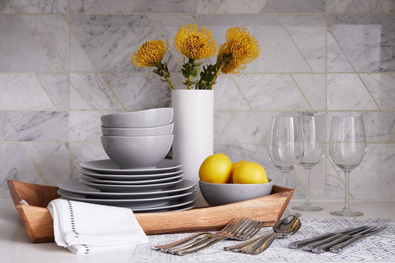 Sentral Michigan Avenue Aparthotel Чикаго Екстериор снимка Dinnerware