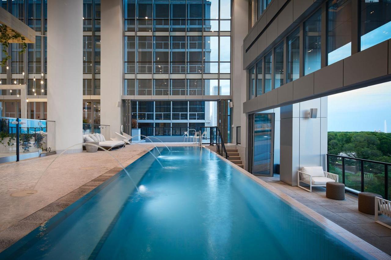Sentral Michigan Avenue Aparthotel Чикаго Екстериор снимка The pool at the Ritz-Carlton, Dallas