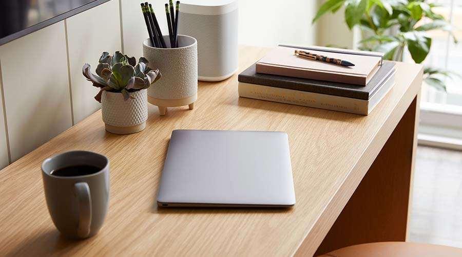 Sentral Michigan Avenue Aparthotel Чикаго Стая снимка A closed MacBook Air