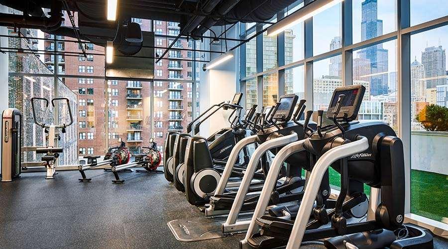 Sentral Michigan Avenue Aparthotel Чикаго Съоръжения снимка The gym at The Standard East Village