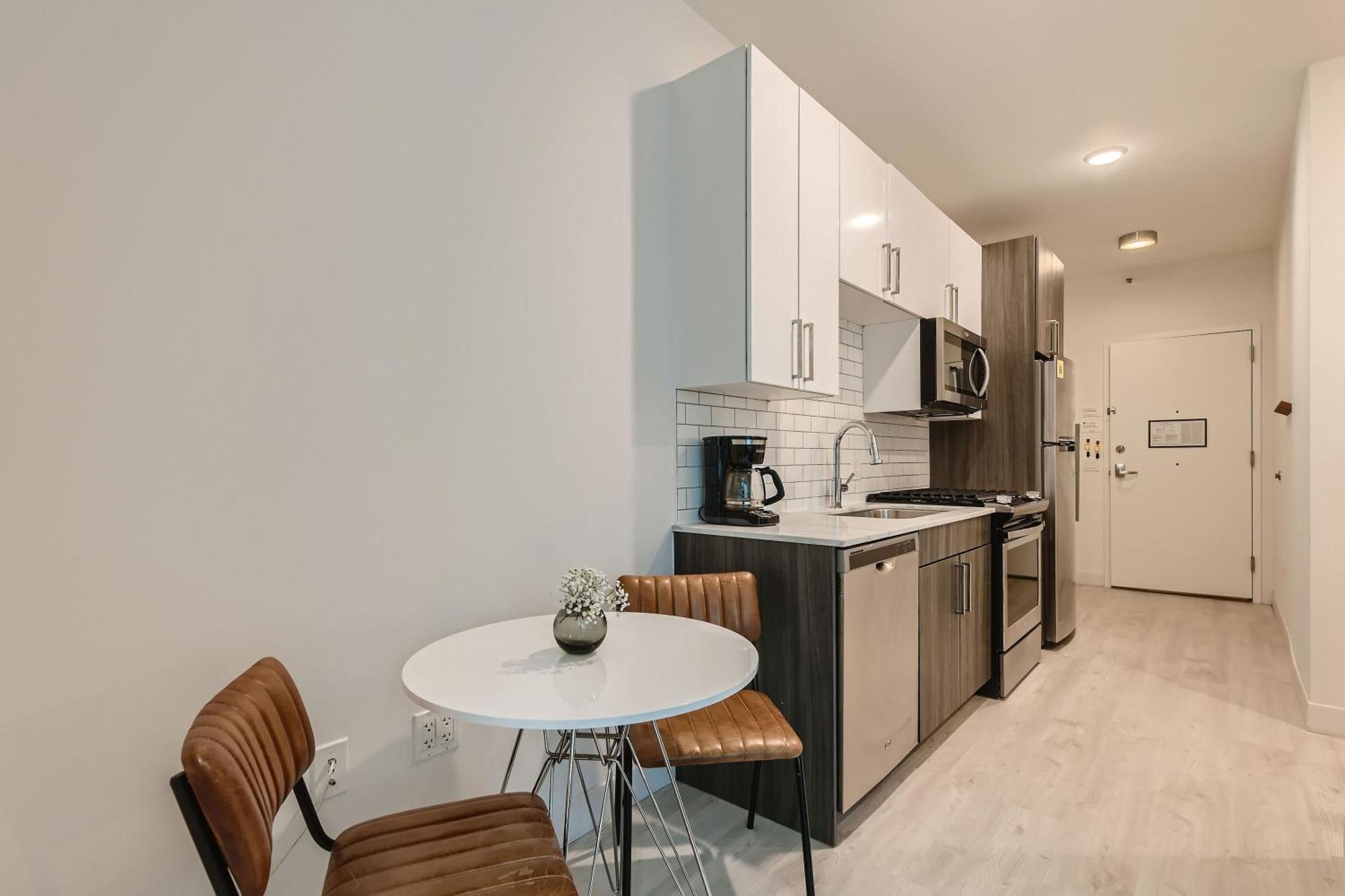 Sentral Michigan Avenue Aparthotel Чикаго Стая снимка Kitchen
