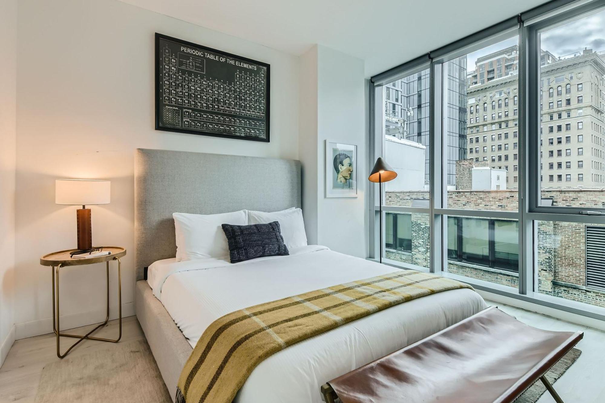Sentral Michigan Avenue Aparthotel Чикаго Стая снимка A bedroom