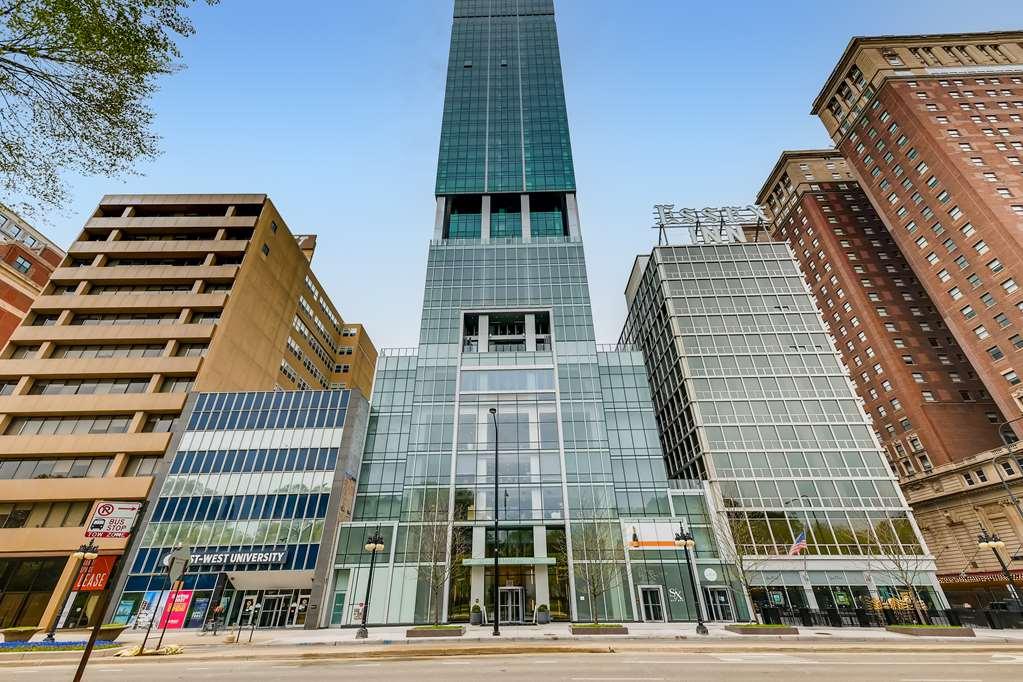 Sentral Michigan Avenue Aparthotel Чикаго Екстериор снимка The building's entrance
